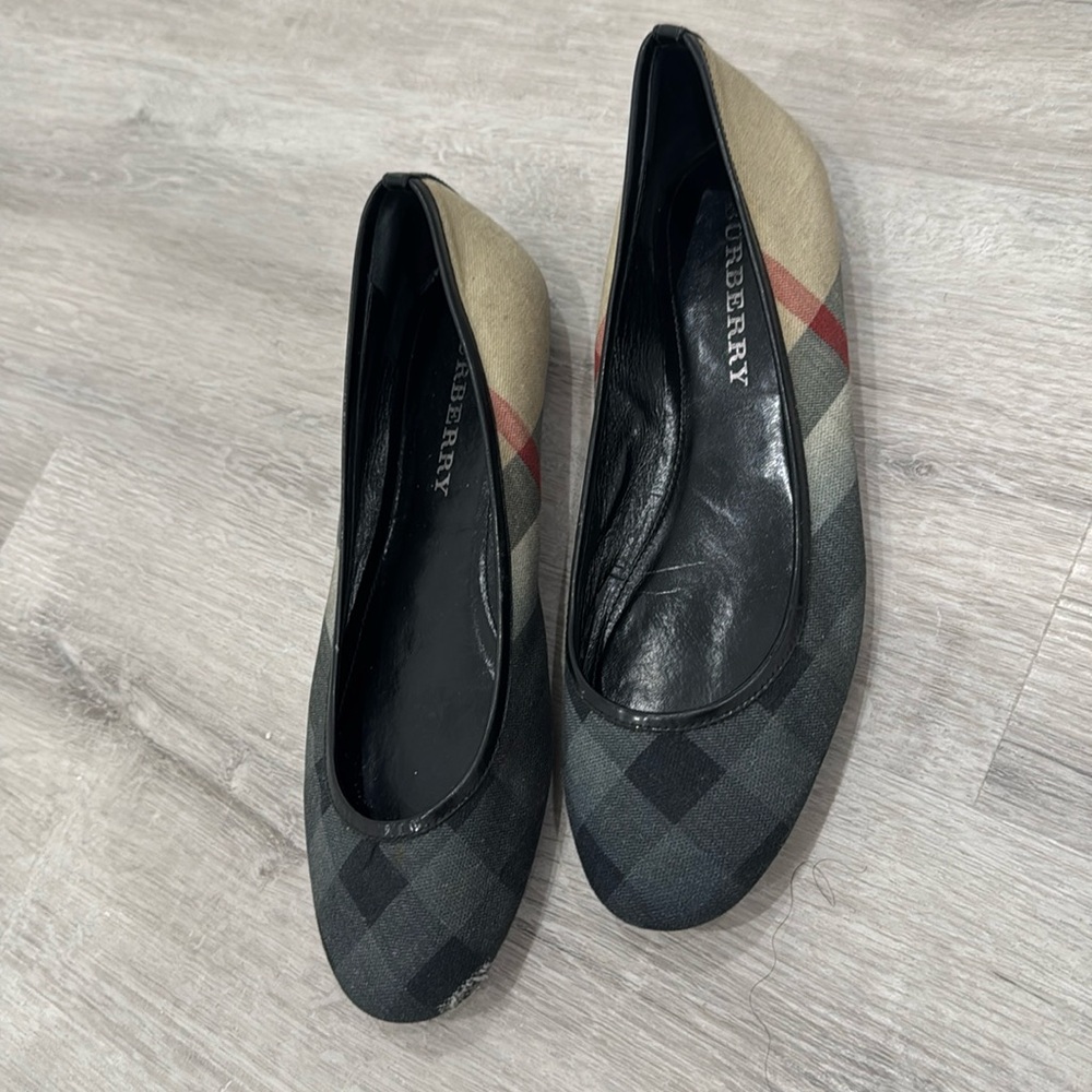 Burberry flats